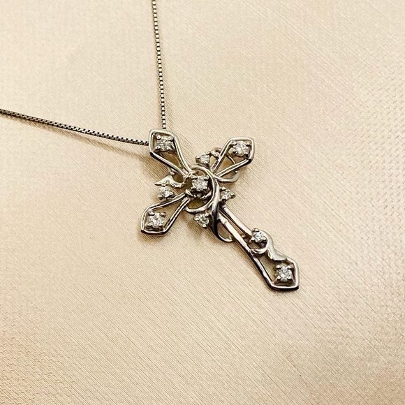 EUC Estate 18k White Gold Diamond Cross Pendant - Picture 1 of 14